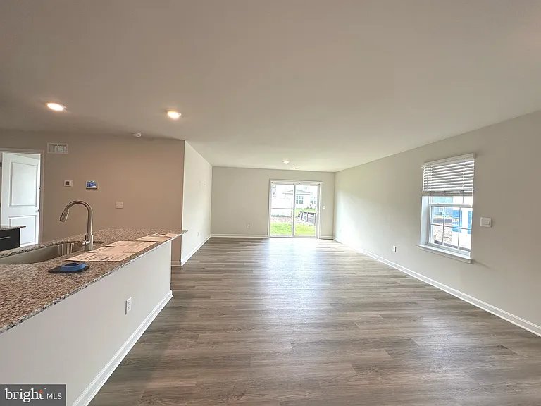 124 Charing Cross Dr — Photo 6