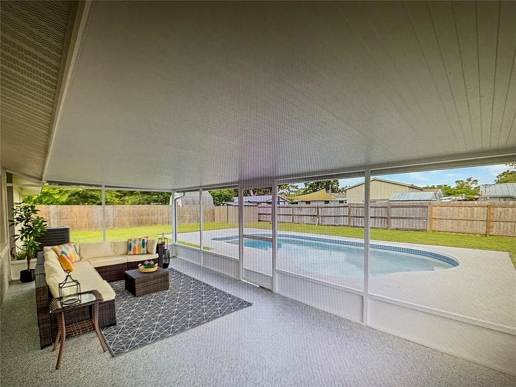 4 bed, 2.0 bath, 1355 sqft, $2,800 — Photo 3