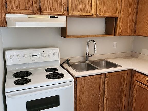 2nd image of 560 Stanley St #B