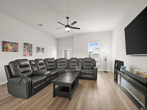 4th image of 25798 Pristine St