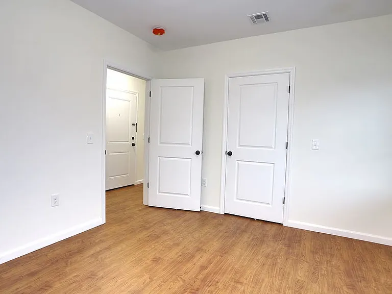 143 Zabriskie St #2D — Photo 9
