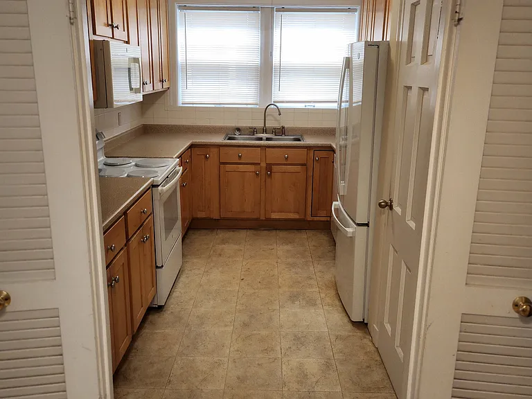 7558 York Dr — Photo 5
