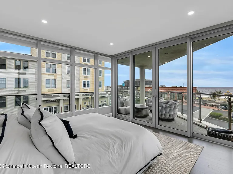 20 Melrose Ter #206 — Photo 10