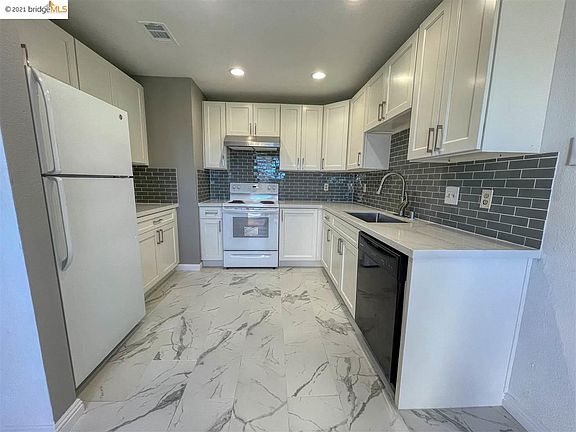 3rd image of 2225 Renwick Ln