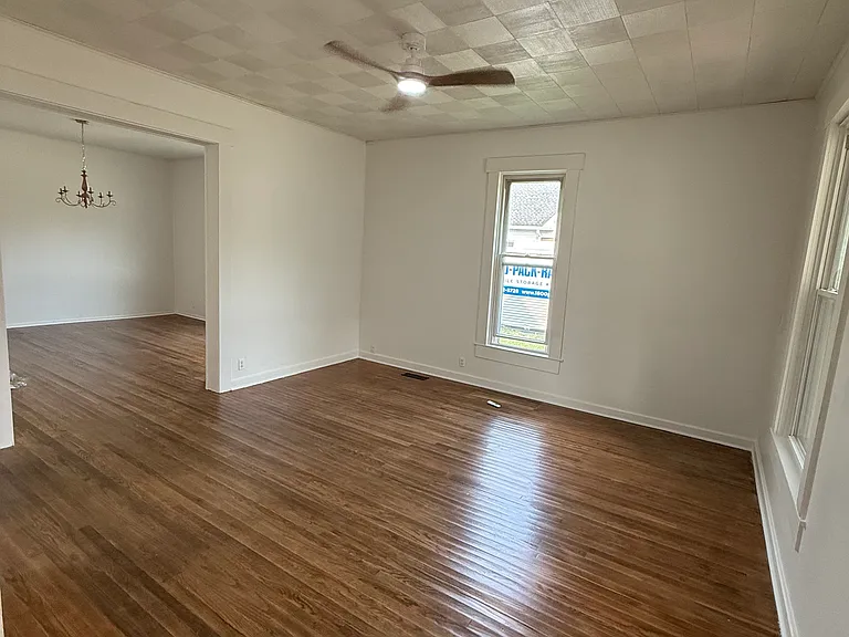 304 E Main St — Photo 11