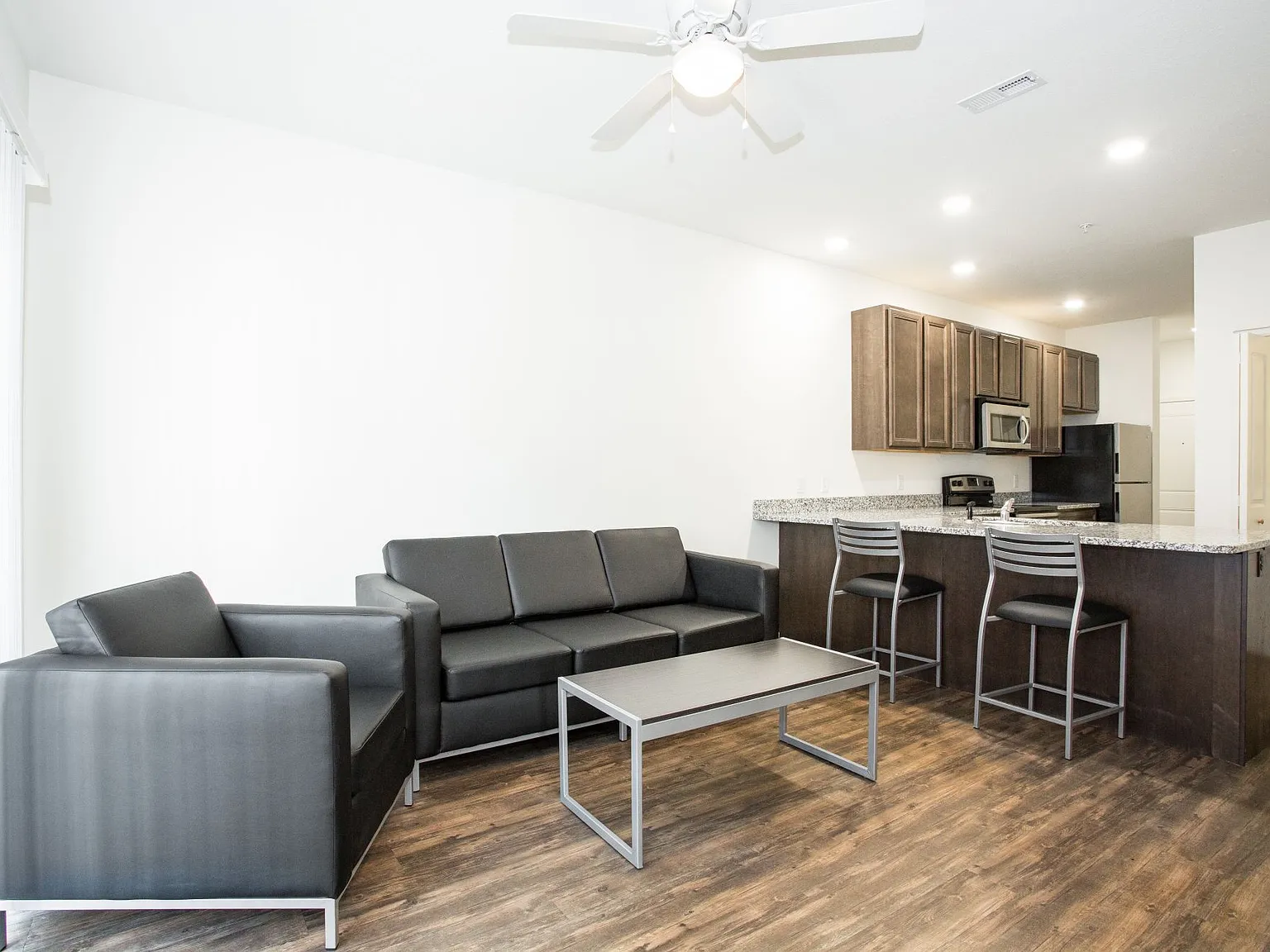 106 E Armory St - 304 -... — Photo 2