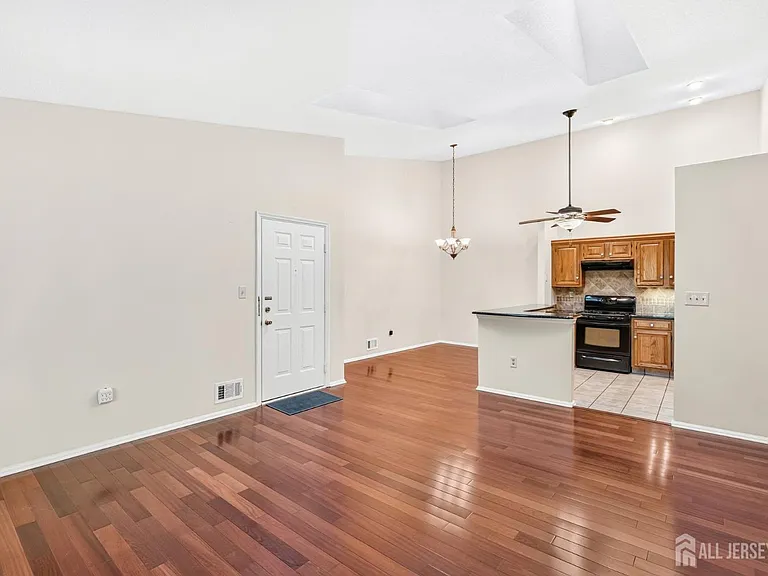 4006 Crawford Ct — Photo 5