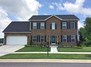 135 Roudabush Dr NW, Christiansburg, VA 24073