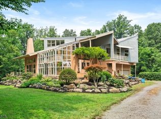41 Lakeview Rd, Lambertville, NJ 08530