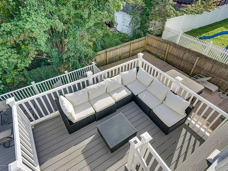 45 Roslyn Ct — Photo 25