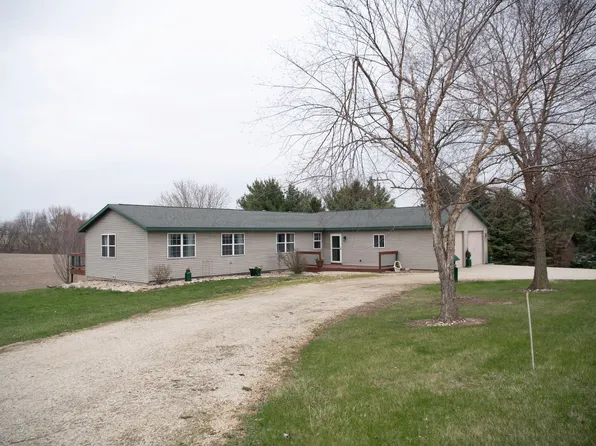20532 Pilgrim Rd, Chadwick, IL 61014