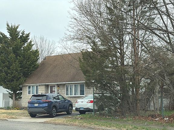 2nd image of 11 Woodcrest Rd