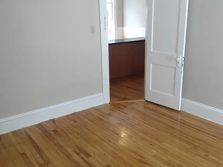 114 Sterling St #2B — Photo 15