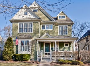 306 Broadway St, Libertyville, IL