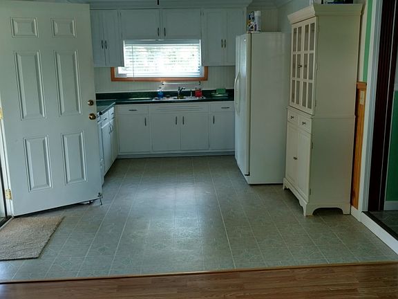 2nd image of 2535 Hawaii St