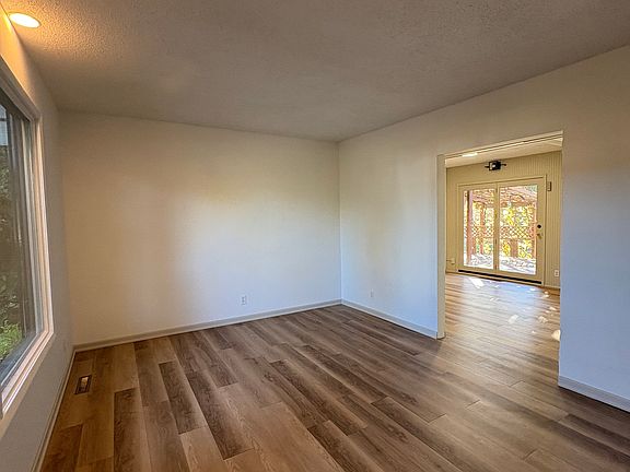 5th image of 213 Harper Ave