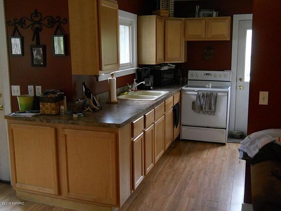 4th image of 1041 W Baker St