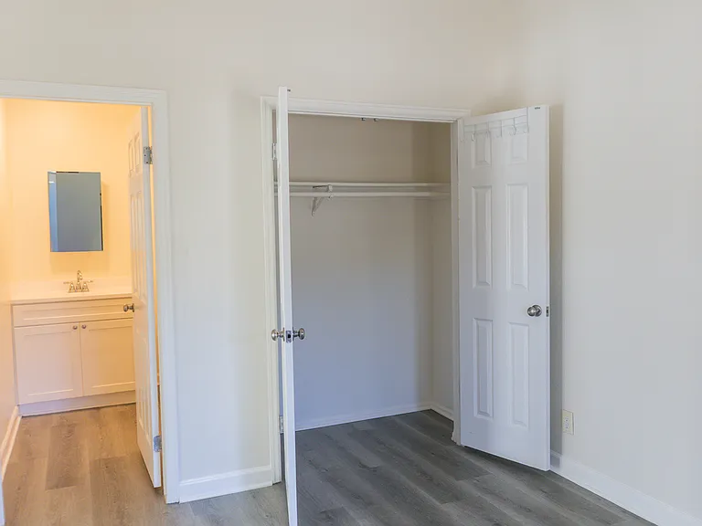1102 Termino Ave #1104 — Photo 5