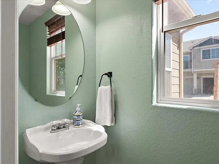 2475 Saint Paul Dr — Photo 16