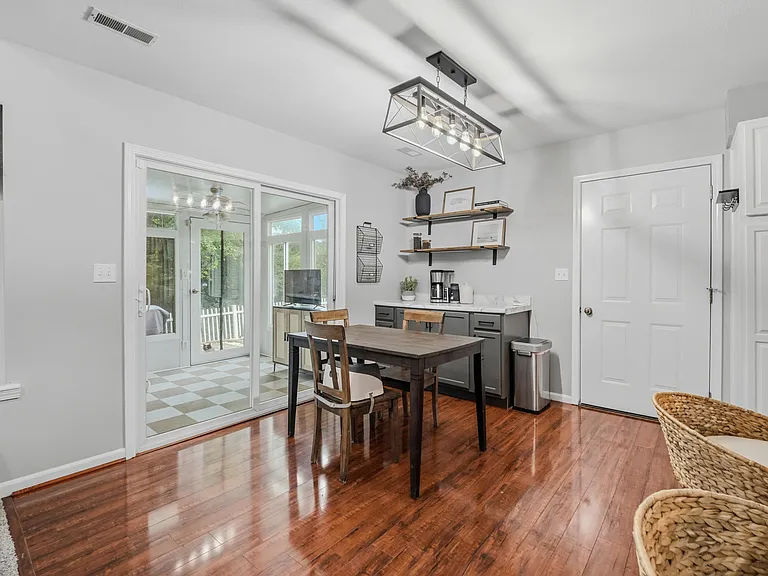 209 Norwich Dr — Photo 11