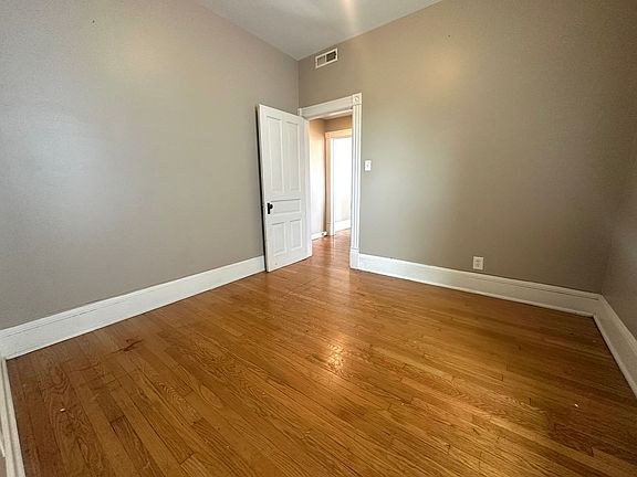 4th image of 1823 E Bradford Ave #2497