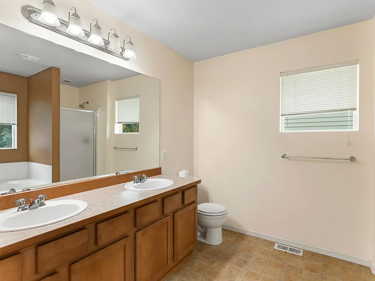 6525 Douglas Ave SE — Photo 31