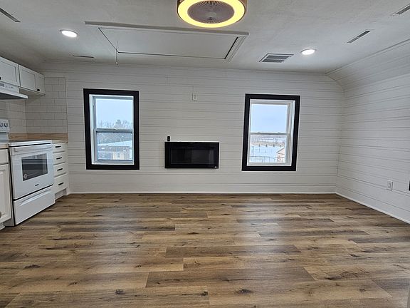 3rd image of 5886 Harrison St #2R-3