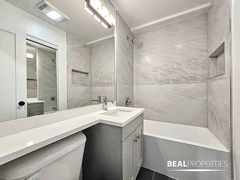 555 W Stratford Place — Photo 23