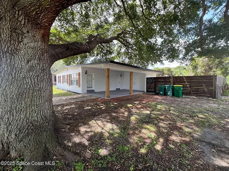 1221 Cypress Ln — Photo 4