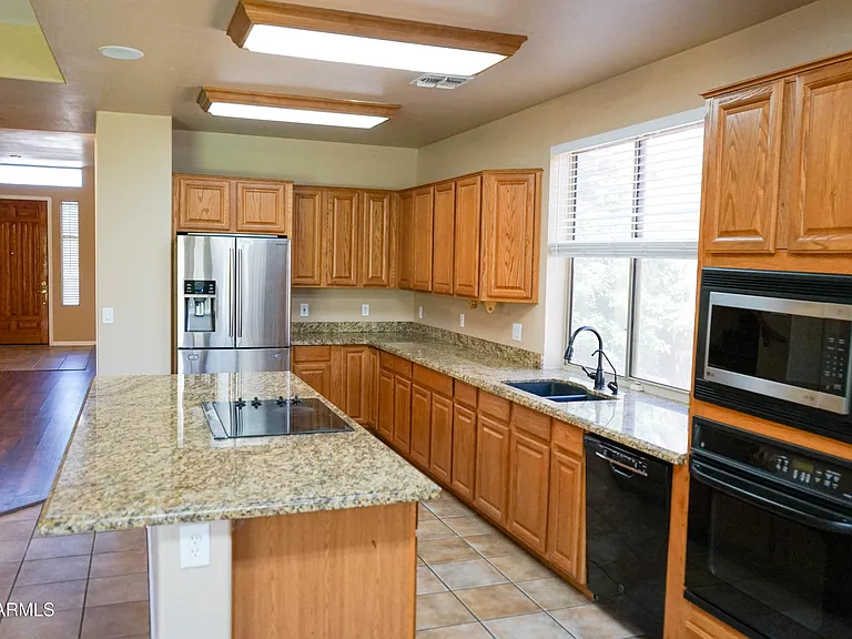 541 N Danielson Way — Photo 11