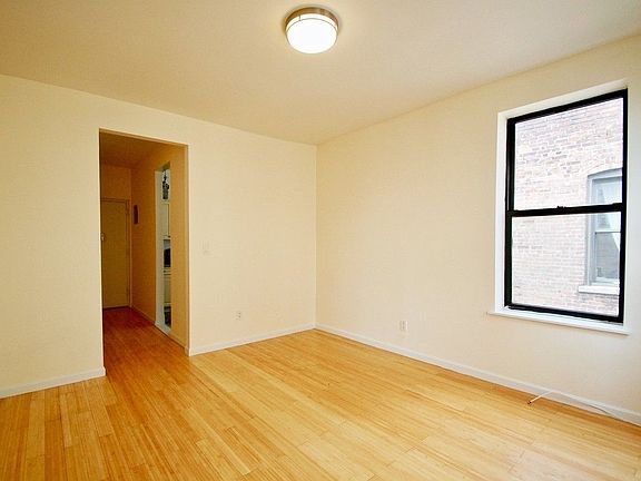 4th image of 76 Saint Nicholas Pl APT 53