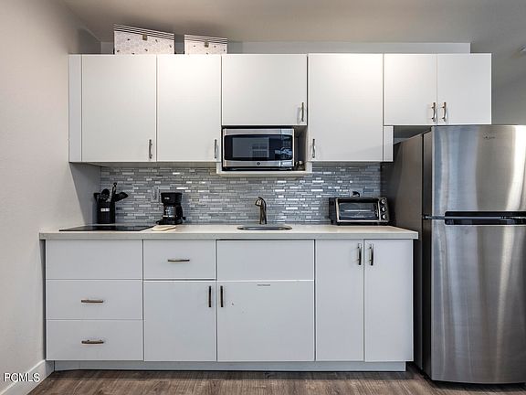 5th image of 2105 Prospector Ave #210
