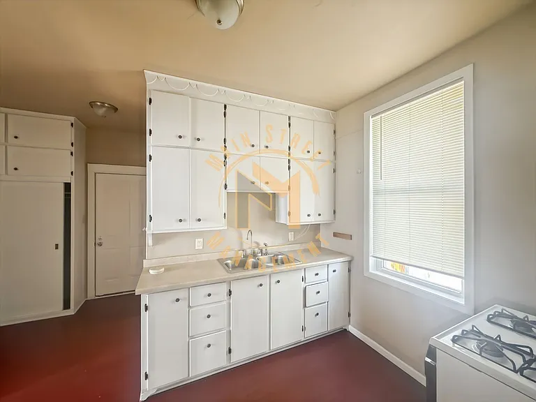 517 N Ashland Ave — Photo 2