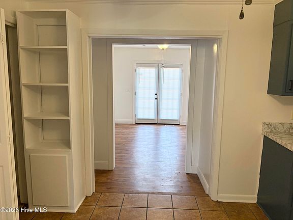 4th image of 2208 Indian Dr