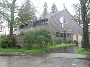 8450 Valley View Ct, Sebastopol, CA 95472