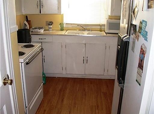 2nd image of 325A Helen St