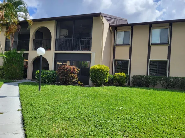 445 Pine Glen Lane #D-2, Greenacres, FL 33463