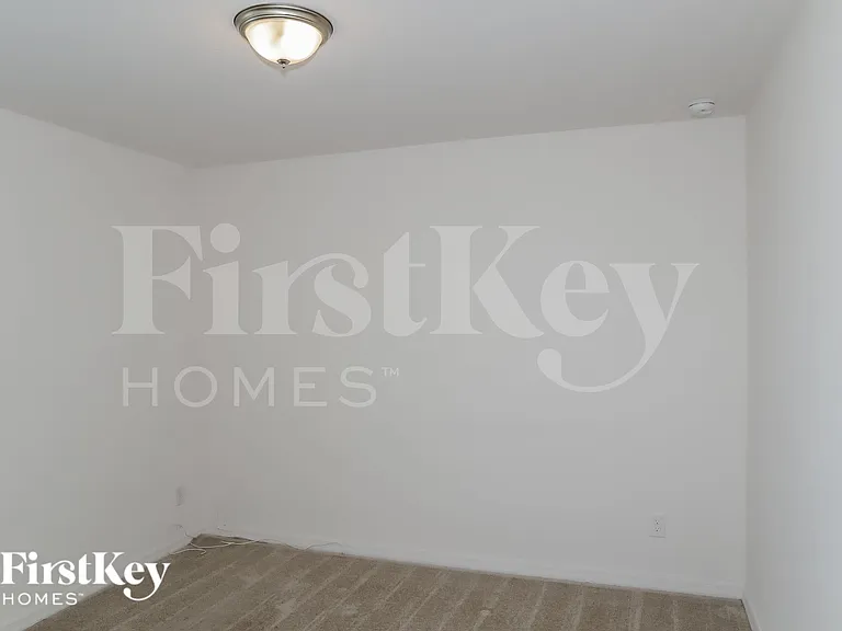 4999 Royal Point Ave — Photo 11