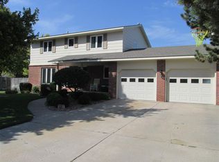 2701 Tartan Trl, Hutchinson, KS 67502