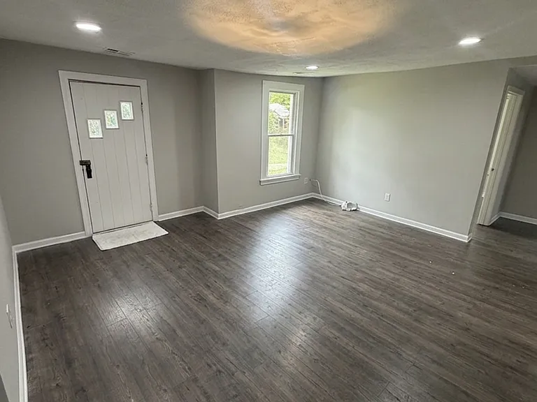 1061 Amelia St — Photo 6