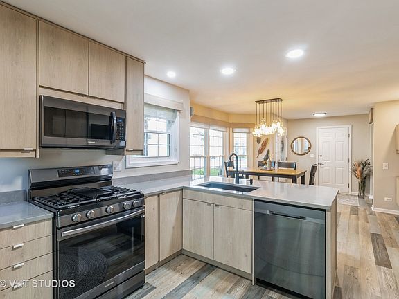 5th image of 400 Hill Ct #0