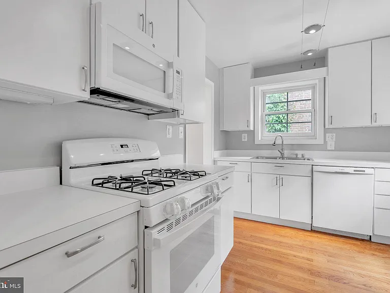 4306 Alton Pl NW — Photo 16