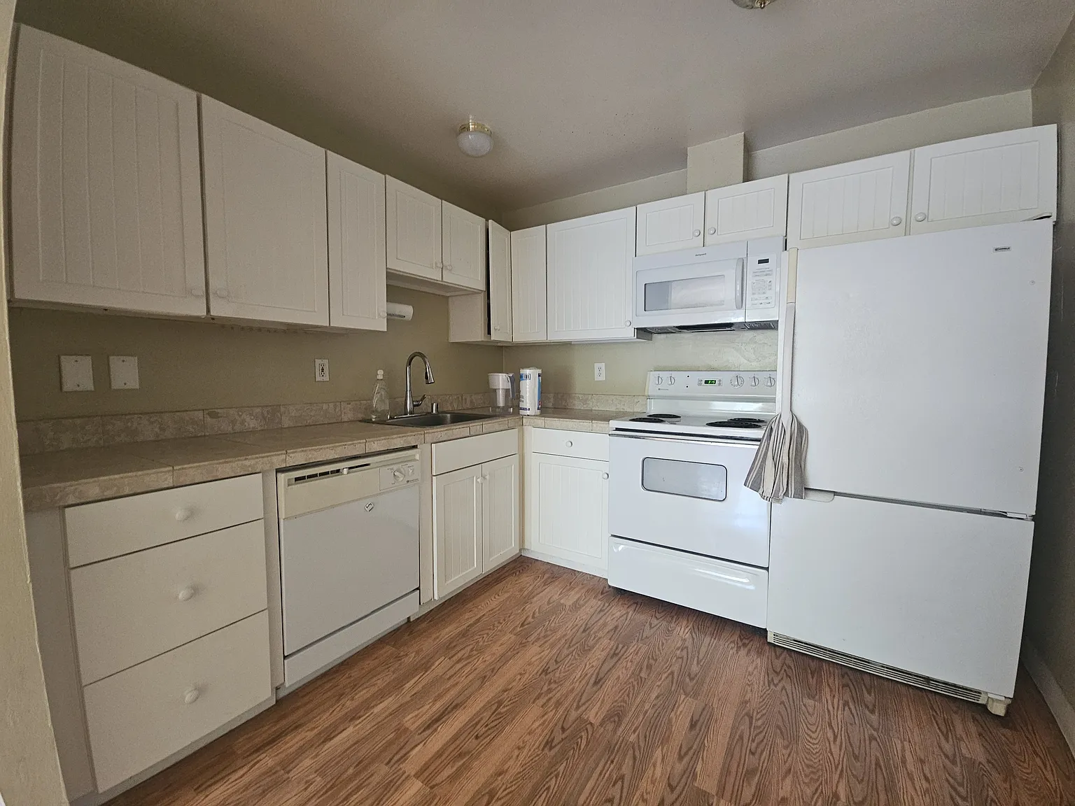2 bed, $1,900 — Photo 4
