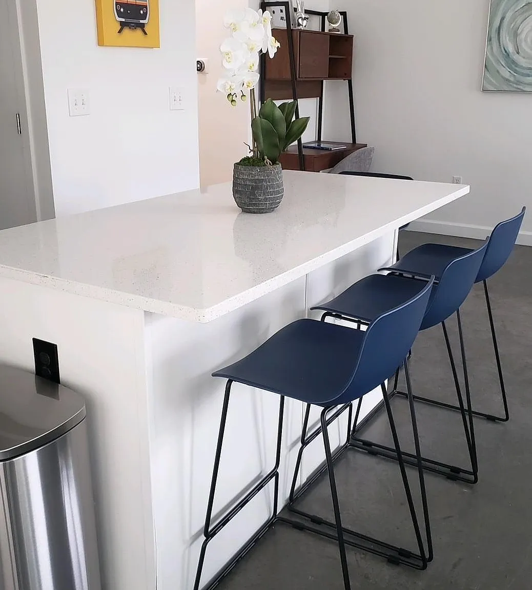 560 Dutch Valley Rd NE — Photo 3