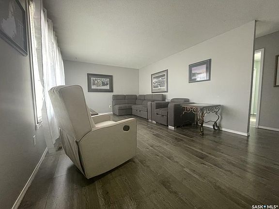 4th image of 504 Caribou Cres