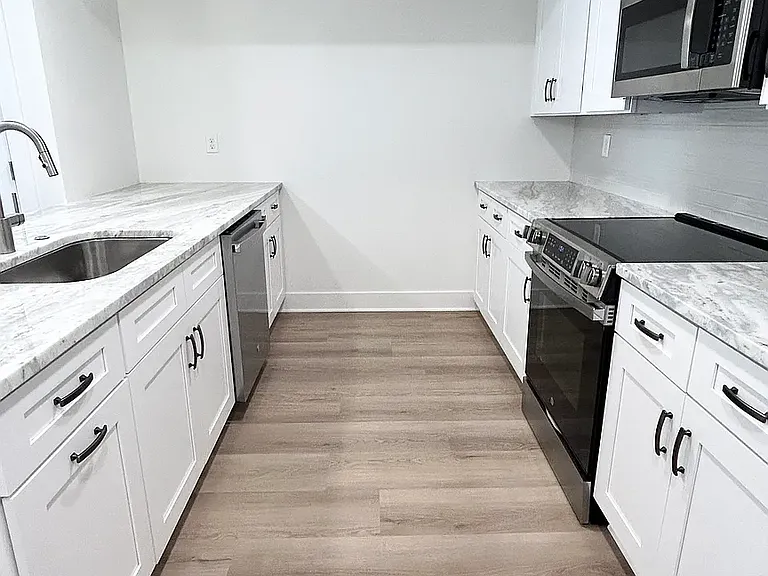 57 Monroe Ave #3 — Photo 2