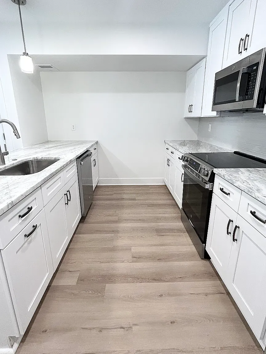 Building Photo - 57 Monroe Ave #3
