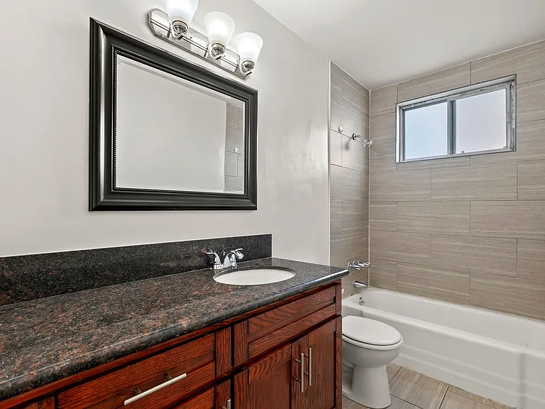 Spacious 2-Bedroom Apartment in Prime Location! One month free — Photo 11