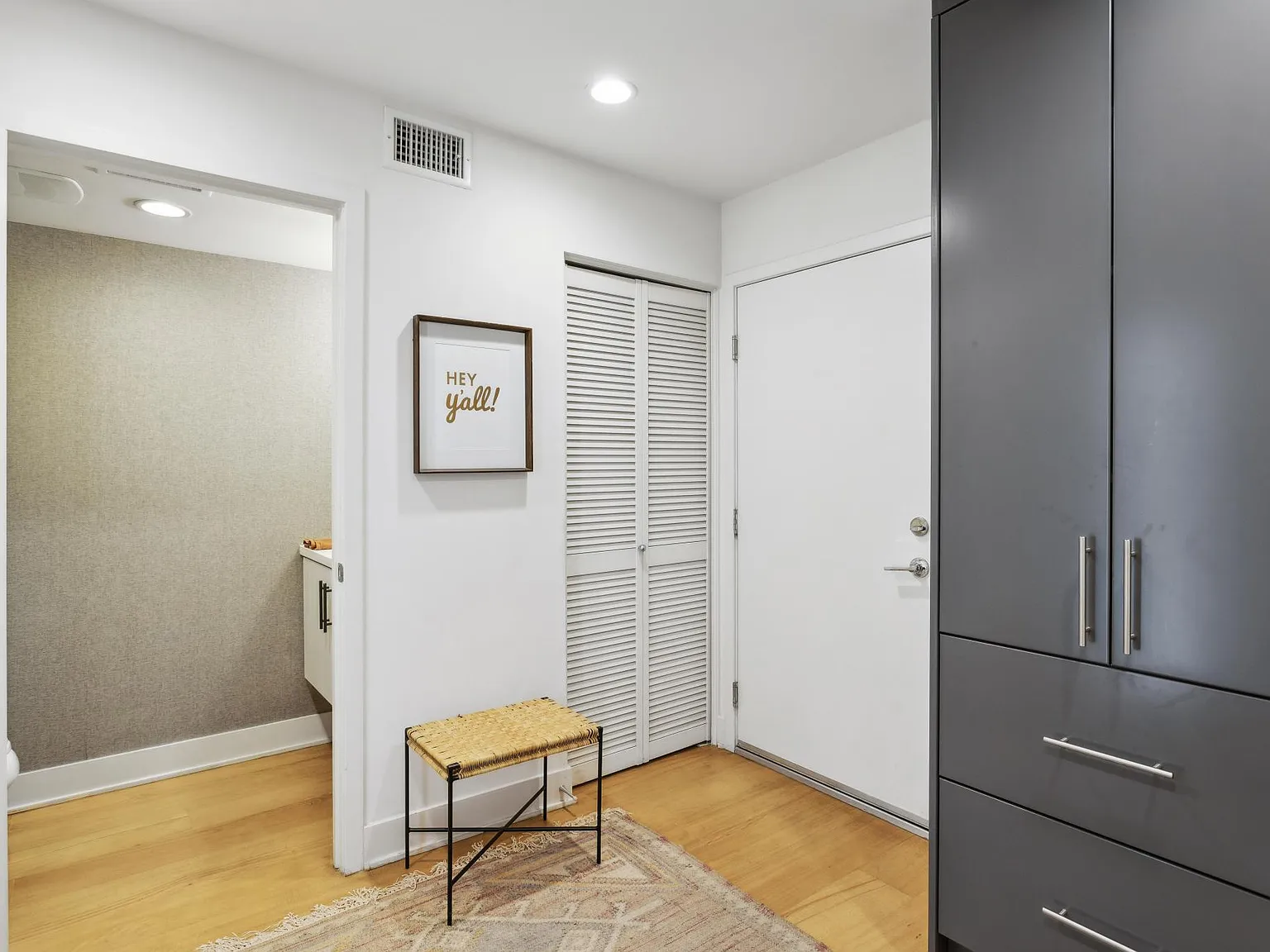 3 bed, 2.5 bath, 1407 sqft, $5,500 — Photo 3