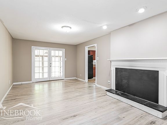4th image of 3630 Seville Dr